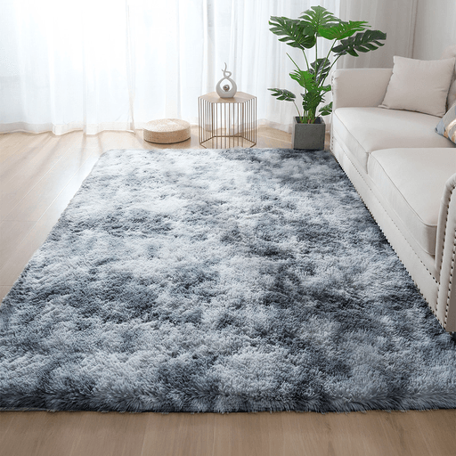 Las alfombras grandes de 160 x 120cm fabricadas en felpa suave y con base antideslizante son la opción perfecta para agregar confort y estilo a tu hogar. Estas alfombras están diseñadas con materiales resistentes para ser duraderas y fáciles de mantener. Gracias a su construcción de alta calidad, resistirán el paso del tiempo y el uso diario sin perder su suavidad ni su aspecto impecable. Su diseño jaspeado y su forma rectangular las hacen ideales para cualquier espacio.
