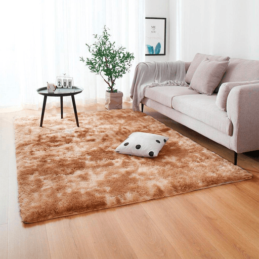 Las alfombras grandes de 160 x 120cm fabricadas en felpa suave y con base antideslizante son la opción perfecta para agregar confort y estilo a tu hogar. Estas alfombras están diseñadas con materiales resistentes para ser duraderas y fáciles de mantener. Gracias a su construcción de alta calidad, resistirán el paso del tiempo y el uso diario sin perder su suavidad ni su aspecto impecable. Su diseño jaspeado y su forma rectangular las hacen ideales para cualquier espacio.

