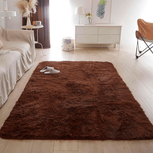 Sumá confort y estilo a tu hogar con esta alfombra de felpa rectangular de 2,3 x 2 metros. Su textura ultrasuave brinda una sensación placentera al caminar, ideal para relajarte después de un día largo. Confeccionada en tela de felpa de alta calidad, combina un diseño moderno con una base antideslizante que garantiza seguridad en cualquier ambiente. Su formato práctico y su resistencia al uso diario la convierten en una opción funcional para realzar tus espacios con calidez y elegancia.