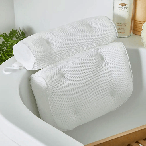 Disfrutá de un remanso de paz y tranquilidad tras el ajetreo diario con esta almohada de baño. Diseñada con esmero para la máxima comodidad, transforma tu bañera común en un auténtico spa. Su diseño lujoso, su fácil mantenimiento y sus características antideslizantes la convierten en el complemento perfecto para tu rutina de cuidado personal. Mejorá tu experiencia de baño y hacé que sea un momento inolvidable.
