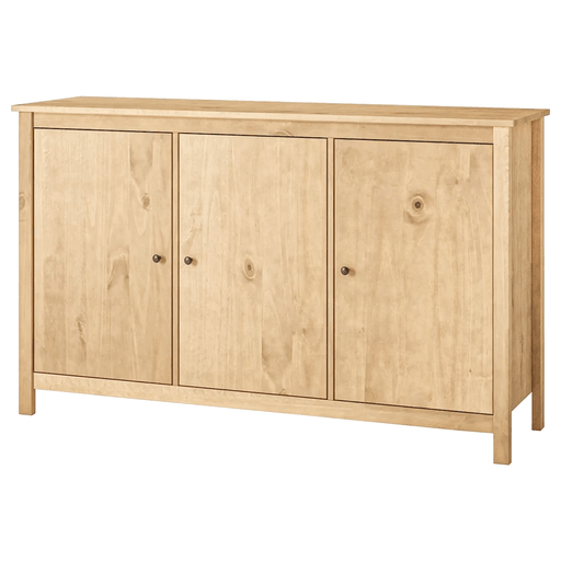 El Aparador Mari combina la calidez de la madera maciza con un diseño rústico y funcional, ideal para aportar estilo y organización a cualquier ambiente del hogar. Sus tres puertas ofrecen un amplio espacio de almacenamiento, mientras que su acabado barnizado realza la veta natural de la madera y brinda mayor resistencia al uso diario. Fabricado en madera maciza de pino, es un mueble sólido, duradero y pensado para perdurar en el tiempo. Su diseño atemporal y elegante se adapta fácilmente a distintos estilos de decoración, convirtiéndolo en una excelente opción para salas, comedores o recibidores.
