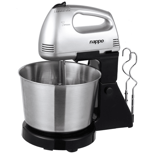 Batidora de Mano Nappo, modelo NEA-012, cuenta con Bowl de 2 litros. Práctica y fácil de limpiar. Posee 7 velocidades y eyector para utilizarla sin el soporte. Incluye dos batidores tradicionales, dos ganchos para amasar y un bowl de acero inoxidable.