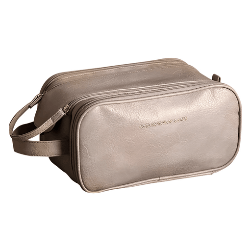 Esta elegante Bolsa de cosméticos combina estilo y funcionalidad con su diseño compacto y espacioso. Es perfecta para guardar maquillaje, productos de cuidado personal y artículos esenciales de ducha, manteniéndolos organizados gracias a sus múltiples compartimentos. Fabricada con piel sintética y TPU de alta calidad, su doble capa ofrece resistencia al agua y fácil limpieza, mientras que el diseño abierto en forma de U y la doble cremallera aseguran un acceso rápido y protección contra derrames. Ligera, portátil y multifuncional, también puede utilizarse como neceser, organizador de accesorios electrónicos, joyero o botiquín, convirtiéndose en un accesorio versátil ideal para cualquier ocasión.
