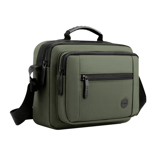 El bolso bandolera cruzado de poliéster y OPP es un accesorio imprescindible para aquellos que buscan comodidad y estilo en su día a día. Fabricada con materiales de alta calidad, cuenta con una correa para el hombro ajustable que te permite llevarla de forma cómoda y segura. Además, posee varios bolsillos que te permitirán organizar tus pertenencias de manera efectiva. Gracias a su diseño práctico y versátil la convierte en el complemento perfecto para cualquier ocasión, ya sea para la universidad, el trabajo, citas, compras o viajes en la vida diaria.