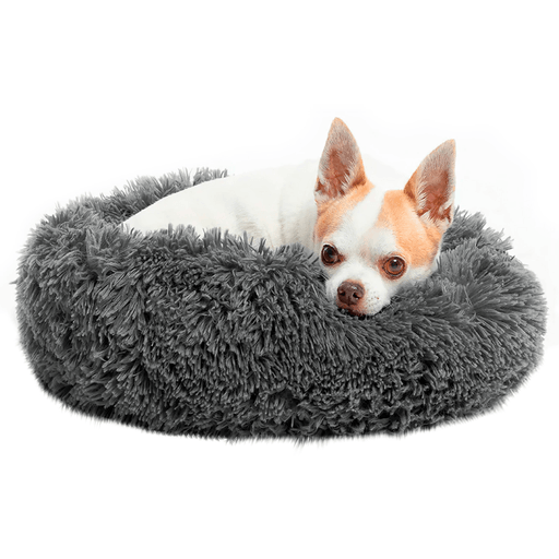 Regalale a tu mascota un lugar suave y cómodo para dormir con esta cama nido. Se encuentra fabricada con materiales de gran calidad y cuenta con un relleno sumamente confortable y lados especiales para adaptarse a la posición favorita de tu mejor amigo. Gracias a su tejido afelpado es perfecta para brindar protección y comodidad e incluso tiene una base antideslizante e impermeable que la mantendrá en la misma posición y alejada de la humedad. Además, es fácil de lavar, no retiene olores y es ideal para toda clase de mascotas pequeñas.
