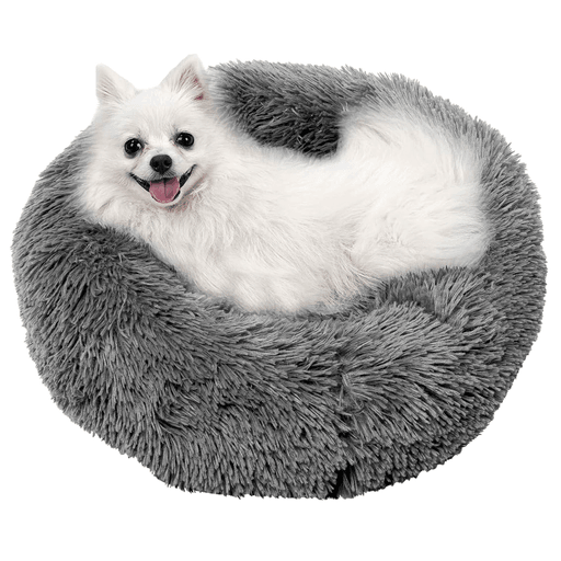 Regalale a tu mascota un lugar suave y cómodo para dormir con esta cama nido. Se encuentra fabricada con materiales de gran calidad y cuenta con un relleno sumamente confortable y lados especiales para adaptarse a la posición favorita de tu mejor amigo. Gracias a su tejido afelpado es perfecta para brindar protección y comodidad e incluso tiene una base antideslizante e impermeable que la mantendrá en la misma posición y alejada de la humedad. Además, es fácil de lavar, no retiene olores y es ideal para toda clase de mascotas pequeñas.