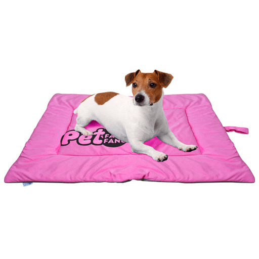 Esta Cama para Mascotas está diseñada para la máxima comodidad de tus queridas mascotas, combinando un atractivo diseño rosa decorado con estampado. Fabricada con materiales de alta calidad, esta cama está acolchada con felpa esponjosa que brinda una textura confortable para que tu mascota siempre se sienta como en casa. Además, su material lavable garantiza una limpieza fácil y conveniente, y al no retener olores, mantendrá siempre un ambiente fresco para tu mascota.