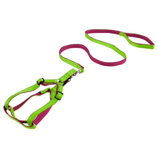 El set de arnés y correa para perro combina seguridad, comodidad y resistencia en un diseño moderno y funcional. Fabricado en nylon de alta calidad, ofrece una estructura ajustable que se adapta perfectamente al cuerpo de tu mascota, brindándole libertad de movimiento sin sacrificar control. Su gancho tipo mosquetón de aleación con rotación de 360° evita enredos y garantiza un enganche firme y duradero. Es lavable, resistente y suave al tacto, ideal para el uso diario o actividades al aire libre como caminar, correr, hacer senderismo o paseos nocturnos. La correa de 120cm proporciona un equilibrio perfecto entre control y libertad, mientras que el arnés cuenta con una extensión regulable de 45cm a 60cm, adaptándose a distintos tamaños y razas.