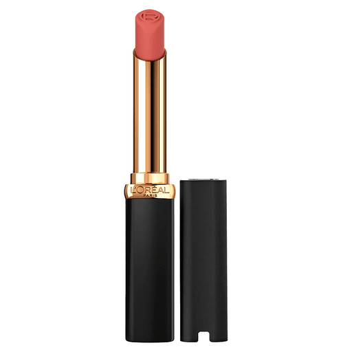 El lápiz labial mate Colour Riche Intense Volume está equipado con una barra fina para una aplicación precisa que llenará tus labios de un color intenso. La fórmula está enriquecida con ácido hialurónico para lograr labios más voluminosos, suaves y saludables con cada pasada.