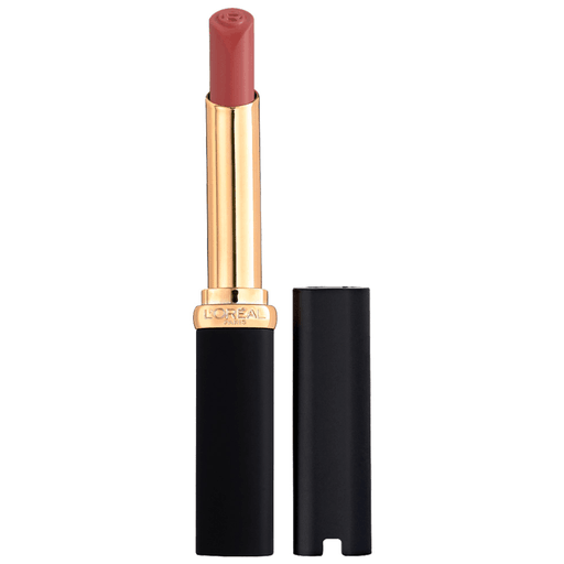 El lápiz labial mate Colour Riche Intense Volume está equipado con una barra fina para una aplicación precisa que llenará tus labios de un color intenso. La fórmula está enriquecida con ácido hialurónico para lograr labios más voluminosos, suaves y saludables con cada pasada.