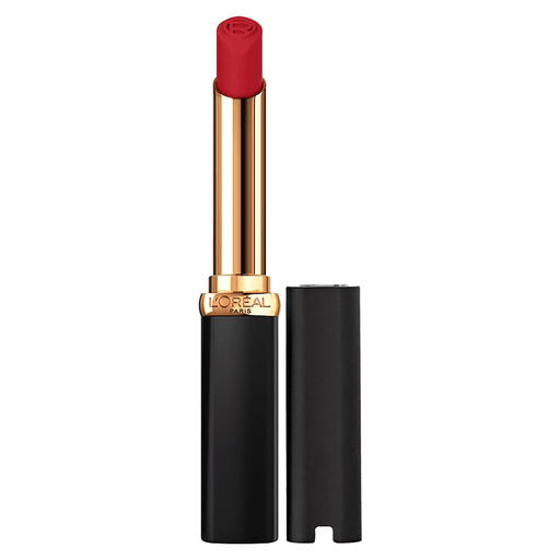 El lápiz labial mate Colour Riche Intense Volume está equipado con una barra fina para una aplicación precisa que llenará tus labios de un color intenso. La fórmula está enriquecida con ácido hialurónico para lograr labios más voluminosos, suaves y saludables con cada pasada.