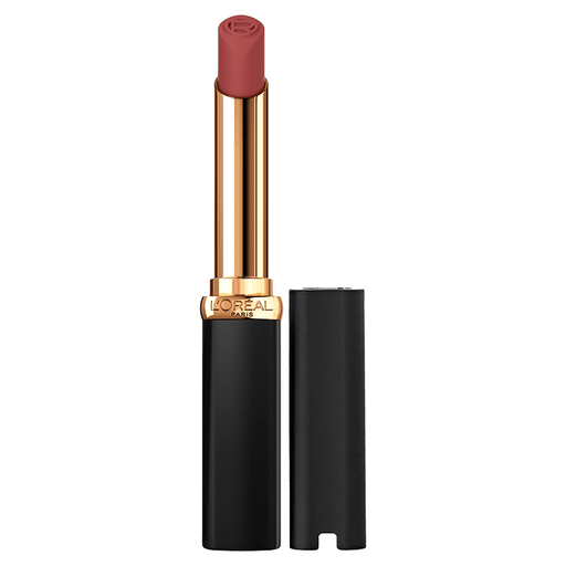 El lápiz labial mate Colour Riche Intense Volume está equipado con una barra fina para una aplicación precisa que llenará tus labios de un color intenso. La fórmula está enriquecida con ácido hialurónico para lograr labios más voluminosos, suaves y saludables con cada pasada.
