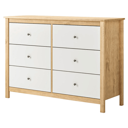 La Cómoda Mari de madera maciza con 6 cajones combina elegancia, calidez y funcionalidad en un diseño pensado para destacar en cualquier ambiente. Fabricada en madera maciza de pino, ofrece una estructura resistente y duradera, mientras que su acabado barnizado realza la belleza natural de la madera y brinda mayor protección frente al uso diario. Sus seis amplios cajones proporcionan un excelente espacio de almacenamiento para mantener ropa, accesorios y objetos personales organizados, convirtiéndola en una pieza práctica y decorativa que aporta estilo y personalidad al dormitorio o cualquier espacio del hogar.