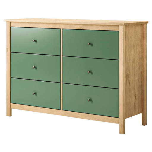 La Cómoda Mari de madera maciza con 6 cajones combina elegancia, calidez y funcionalidad en un diseño pensado para destacar en cualquier ambiente. Fabricada en madera maciza de pino, ofrece una estructura resistente y duradera, mientras que su acabado barnizado realza la belleza natural de la madera y brinda mayor protección frente al uso diario. Sus seis amplios cajones proporcionan un excelente espacio de almacenamiento para mantener ropa, accesorios y objetos personales organizados, convirtiéndola en una pieza práctica y decorativa que aporta estilo y personalidad al dormitorio o cualquier espacio del hogar.