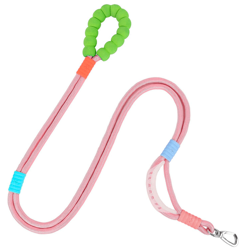 Esta correa para perro está hecha de nylon resistente, siendo el accesorio ideal para pasear a tu mascota de manera segura y cómoda. Posee doble asa de agarre para brindarte un control óptimo durante tus paseos. Además, su agarre ergonómico garantiza una sujeción firme y cómoda, evitando lesiones en tus manos.