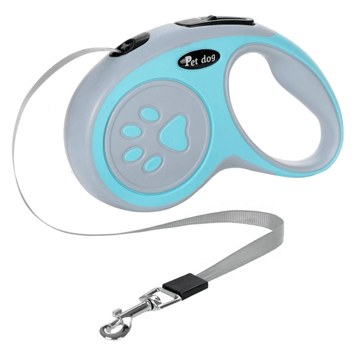 Esta correa para mascotas es el accesorio perfecto para los paseos. Su diseño retráctil con una longitud máxima de 5m y un mango ergonómico que brinda un agarre cómodo y seguro, le permite a tu mascota moverse libremente mientras lo mantiene seguro a tu lado. Además, cuenta con un botón de freno para detener fácilmente o bloquear la correa en una posición fija, así como una traba para sujetarla al collar de tu mascota de manera segura.