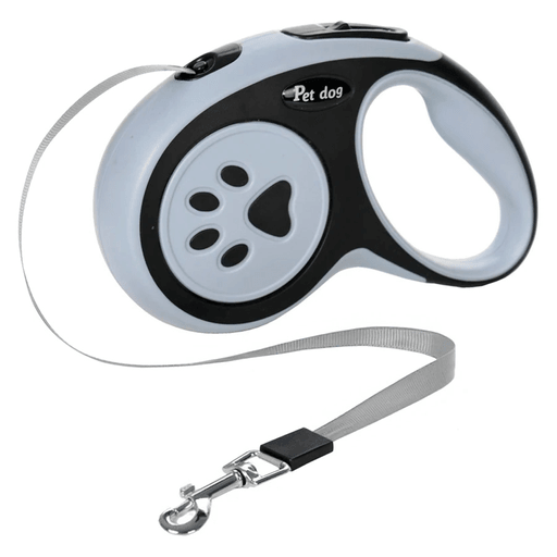 Esta correa para mascotas es el accesorio perfecto para los paseos. Su diseño retráctil con una longitud máxima de 5m y un mango ergonómico que brinda un agarre cómodo y seguro, le permite a tu mascota moverse libremente mientras lo mantiene seguro a tu lado. Además, cuenta con un botón de freno para detener fácilmente o bloquear la correa en una posición fija, así como una traba para sujetarla al collar de tu mascota de manera segura.