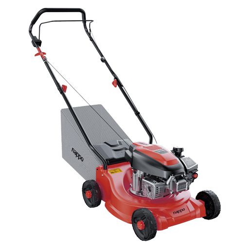 Esta cortadora de césped NAPPO a gasolina está diseñada para ofrecer un corte eficiente y uniforme en jardines y espacios verdes de distintos tamaños. Equipada con un motor de 131cc y 2400W de potencia, alcanza una velocidad de hasta 2800rpm para un rendimiento confiable en cada pasada. Cuenta con un ancho de corte de 39cm, bolsa recolectora de 35 litros y tres niveles de altura ajustable entre 30 y 65mm, permitiendo adaptar el corte según las necesidades del terreno. Su motor de 4 tiempos con refrigeración por aire reforzado garantiza un funcionamiento estable y duradero, mientras que sus cuatro ruedas y sistema de empuje manual brindan un desplazamiento cómodo y seguro para facilitar el mantenimiento del césped.
