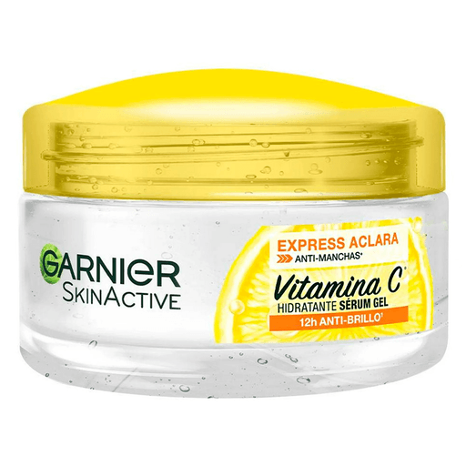 Disfrutá de una piel hidratada y sin brillo por hasta 12 horas con esta crema Garnier Gel Express Aclara. Con una textura ligera y sin sensación grasosa en la piel, con vitamina C y Ácido Salicílico.