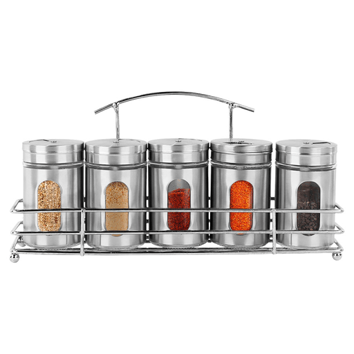 El Set Especiero es la solución perfecta para mantener organizadas tus especias y hierbas favoritas. Con un diseño elegante y moderno, este set de 5 frascos de 80ml cada uno y un práctico soporte, está fabricado con materiales resistentes como el acero inoxidable y el vidrio. Los frascos cuentan con múltiples salidas que te permiten graduar la cantidad de condimentos que deseás utilizar, asegurando un uso preciso y sin desperdicios. Además, cada frasco viene equipado con tapas de rosca que garantizan un almacenamiento hermético, preservando la frescura y el aroma de tus especias por más tiempo.
