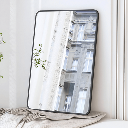 Con un diseño minimalista y moderno, este espejo aporta elegancia y estilo a cualquier habitación. Su tamaño ideal y su fabricación en vidrio y plástico lo hacen perfecto para el día a día, ya sea para maquillarse, afeitarse o cortarse el cabello. Funcional y sofisticado, es una pieza versátil que se adapta a cualquier espacio con facilidad.
