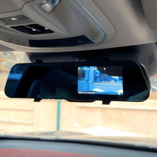 Este moderno espejo retrovisor integra una pantalla y doble cámara Full HD 1080p para ofrecerte máxima seguridad en cada trayecto. Su lente gran angular y estabilizador de imagen capturan todo con claridad, incluso de noche gracias a su visión nocturna por infrarrojos. Además, cuenta con funciones avanzadas como grabación en bucle, detección de movimiento, GPS y almacenamiento en tarjeta microSD. Ideal para quienes buscan tecnología, comodidad y protección al volante.

