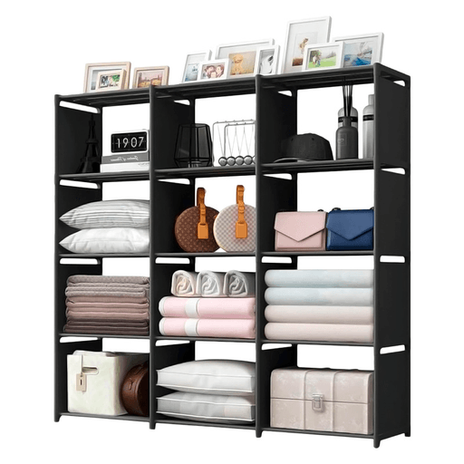 Esta estantería DecoTeam es una solución práctica y versátil para organizar cualquier espacio. Con 12 compartimientos amplios, estructura de metal galvanizado y estantes de tela no tejida, ofrece gran capacidad de almacenamiento con diseño ligero y resistente. Fácil de armar y mover, es ideal para dormitorios, salas, oficinas o cuartos de niños.