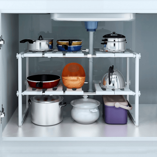 Esta estantería organizadora multiuso te ayuda a maximizar el espacio de almacenamiento disponible en cajones o espacios desordenados. Cuenta con 2 niveles, altura ajustable, expansión de longitud y además es muy fácil de armar ya que no requiere ensamblaje con herramientas. Organizá convenientemente productos de limpieza y otros accesorios almacenados debajo de la mesada, en la cocina, el baño, el garaje o donde lo necesites.