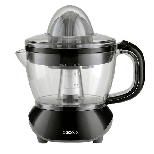 Disfrutá de jugos frescos y naturales con el exprimidor eléctrico Xion de 40W, diseñado para facilitar tus preparaciones en la cocina. Cuenta con una gran capacidad de 700ml, mientras que su motor con giro en ambos sentidos asegura un máximo aprovechamiento de las frutas. Incluye una tapa protectora contra el polvo, asa y pico vertedor para mayor comodidad, filtro para jugo, recoge cable integrado y una base antideslizante que brinda estabilidad durante su uso. Práctico, funcional y perfecto para tu día a día.