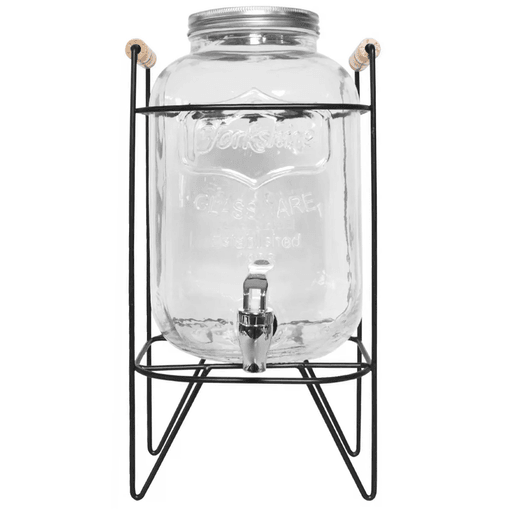 Elegancia y funcionalidad se combinan en este dispensador de bebidas con base de metal. Su frasco de vidrio de alta calidad y diseño moderno lo convierten en la pieza ideal para tus reuniones y eventos. Con una capacidad de 5 litros, es perfecto para servir bebidas frías de forma práctica y con estilo. Además, su estructura resistente y de fácil limpieza lo hace tan cómodo como sofisticado.
