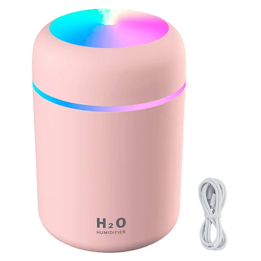 El humidificador H2O es un dispositivo que combina eficacia y comodidad en un solo producto. Con una potencia de 2W y luces LED integradas garantiza un ambiente agradable y relajante en tu hogar u oficina. Su bajo nivel de ruido lo convierte en la opción perfecta para usar durante la noche brindando un descanso óptimo para vos y tu familia. Posee un tanque de agua de 300ml y un volumen de pulverización de 30-45ml/h y es capaz de funcionar de manera continua durante 4 o 6 horas. Además, este dispositivo cuenta con la posibilidad de añadir aceites esenciales, permitiéndote disfrutar de tus aromas favoritos mientras mejoras la calidad del aire. 