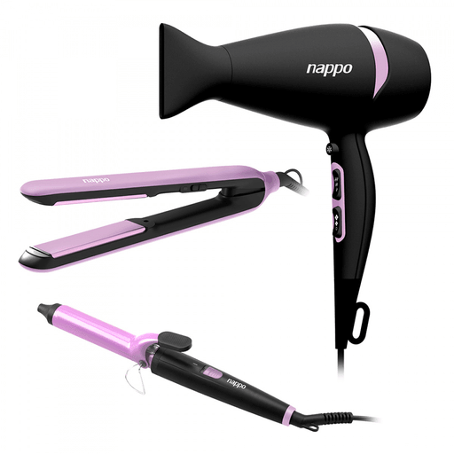 Este kit 3 en 1 NAPPO de secador, planchita y buclera es la solución perfecta para lograr un peinado profesional desde la comodidad de tu hogar. El secador de 2200W, con 2 niveles de aire y 3 niveles de temperatura asegura un secado rápido y eficiente. La planchita de 35W con placas de aluminio con revestimiento cerámico y una temperatura de 210ºC garantiza un alisado perfecto. La buclera de 30W con tubo rizador de aluminio es ideal para crear rizos definidos, sin frizz. Además, cuentan con cables de 1.8m de longitud y práctico gancho para colgar, pudiendo almacenar este kit fácilmente.