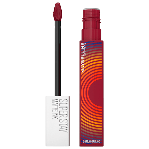 El SuperStay Matte Ink™ Versión Tini es un labial en formato líquido que te brinda un acabado mate impecable en una gama de tonos supersaturados. Incluye un aplicador fino estilo flecha que ayuda a conseguir una precisión absoluta para contornear tus labios de manera impecable.