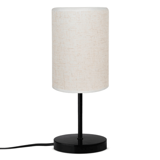 La lámpara de mesa de metal con tipo de rosca E27 es el accesorio perfecto para cualquier espacio en busca de un diseño moderno y elegante. Su tamaño compacto la convierte en una opción versátil y multiusos, ideal para iluminar tu sala de estar, dormitorio o incluso tu escritorio de trabajo. Su estructura resistente garantiza durabilidad y estabilidad, mientras que su modo de control con interruptor y botón la hace fácil de usar. 