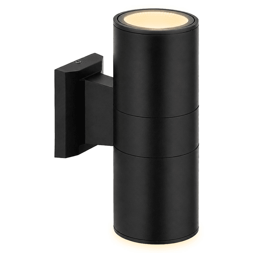 Esta lámpara de pared combina diseño moderno, resistencia y funcionalidad para iluminar y decorar cualquier ambiente. Fabricada en aluminio de alta calidad con difusor de vidrio templado, ofrece una estructura robusta, duradera y resistente a la corrosión. Proporciona una iluminación eficiente, mientras que la protección IP54 contra polvo y salpicaduras la hace ideal tanto para interiores como exteriores. Perfecta para entradas, jardines, patios, terrazas, pasillos o livings, aporta un toque elegante y una iluminación confiable en cualquier espacio.