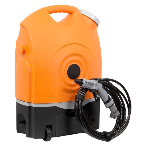 Esta lavadora portátil Multilaser de alta presión es práctica y eficiente, ideal para la limpieza de vehículos y del hogar. Cuenta con un depósito de 17 litros y una presión regulable de 40 a 130PSI, ofreciendo un excelente rendimiento en distintos tipos de superficies. Funciona con batería de 4000mAh y posee una manguera de 6 metros que brinda mayor alcance y comodidad. Su diseño portátil con ruedas y almacenamiento trasero para accesorios facilita el traslado y el orden, mientras que sus dimensiones compactas y peso liviano la convierten en una solución versátil y fácil de usar.