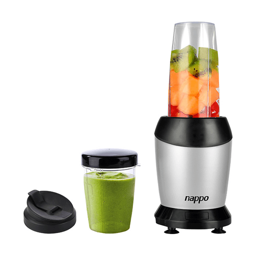 La Licuadora Portátil NAPPO NEL-150 es el complemento perfecto para aquellos amantes de los licuados. Con esta poderosa licuadora podrás elaborar tus bebidas favoritas de una manera rápida y sencilla. Triturá frutas y verduras, para que disfrutes de deliciosos batidos, jugos, aderezos, salsas e incluso sopas frías. Cuenta con una potencia de 1200W y cuchillas metálicas resistentes para una trituración suave y eficiente de tus ingredientes. Además, cuenta con una base antideslizante para evitar derrames y accidentes. Sus vasos de diferentes tamaños incluyen un diseño portátil, para que puedas llevarlo contigo a donde quieras, gracias a sus 2 tapas para guardado.