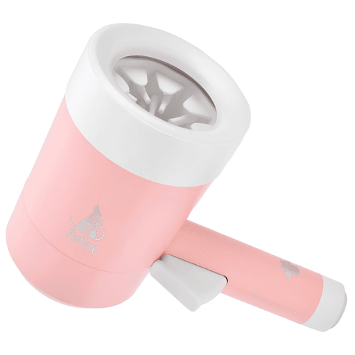 Este limpiador de patas para mascotas combina portabilidad, eficiencia y un diseño inteligente para mantener tu hogar limpio con el mínimo esfuerzo. Fabricado con plástico ABS duradero y silicona suave, es no tóxico y seguro, e incluye un cepillo con cerdas delicadas que no dañan la piel de tu mascota. Su diseño cilíndrico permite llegar a todas las zonas de la pata, mientras que el mango ergonómico y el sistema de limpieza 360° hacen que el proceso sea cómodo y eficaz, sin salpicaduras. Es fácil de usar, desmontar y limpiar, ideal tanto para interiores como exteriores, y una solución práctica para evitar que tu mascota ensucie muebles o alfombras después de cada paseo.