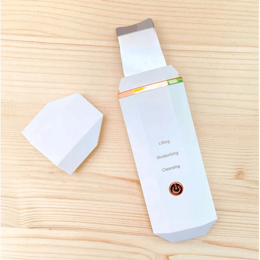 El Limpiador Ultrasónico Facial con 1,5W de potencia es el aliado perfecto para mantener una piel radiante y rejuvenecida. Posee diferentes funciones de exfoliación facial, hidratación, limpiador ultrasónico, quita arrugas y expresiones de la edad. Su batería tiene una capacidad de 300mAh, permitiéndote utilizarlo de forma inalámbrica y llevarlo contigo a donde quieras. Además, gracias a que está fabricado con material ABS de alta calidad garantiza una larga durabilidad y un uso seguro para tu piel.