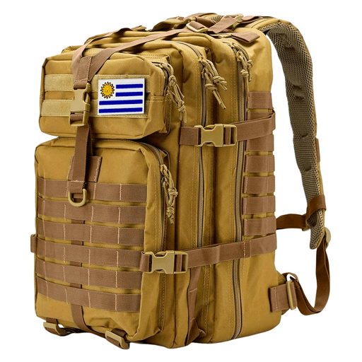 Esta mochila multifuncional de 50L es ideal para quienes necesitan una solución resistente, versátil y cómoda para todo tipo de actividades. Confeccionada en poliéster 600D impermeable, ofrece una gran capacidad de almacenamiento gracias a sus múltiples compartimientos, incluyendo dos principales, bolsillos frontales, un compartimiento acolchado para notebook y un bolsillo trasero oculto. Su sistema de correas MOLLE permite personalizar la mochila acoplando bolsillos o accesorios adicionales, ideal para entrenamientos o aventuras al aire libre. Además, incorpora un panel trasero acolchado, correas ajustables y acolchonadas, correa de pecho y cierres dobles, garantizando un ajuste ergonómico y seguro. Ya sea para senderismo, camping, trekking, caza o uso diario, esta mochila ofrece comodidad, protección y funcionalidad en cualquier entorno.