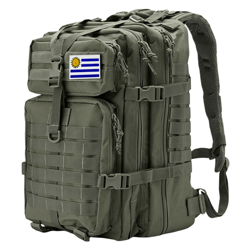 Esta mochila multifuncional de 50L es ideal para quienes necesitan una solución resistente, versátil y cómoda para todo tipo de actividades. Confeccionada en poliéster 600D impermeable, ofrece una gran capacidad de almacenamiento gracias a sus múltiples compartimientos, incluyendo dos principales, bolsillos frontales, un compartimiento acolchado para notebook y un bolsillo trasero oculto. Su sistema de correas MOLLE permite personalizar la mochila acoplando bolsillos o accesorios adicionales, ideal para entrenamientos o aventuras al aire libre. Además, incorpora un panel trasero acolchado, correas ajustables y acolchonadas, correa de pecho y cierres dobles, garantizando un ajuste ergonómico y seguro. Ya sea para senderismo, camping, trekking, caza o uso diario, esta mochila ofrece comodidad, protección y funcionalidad en cualquier entorno.