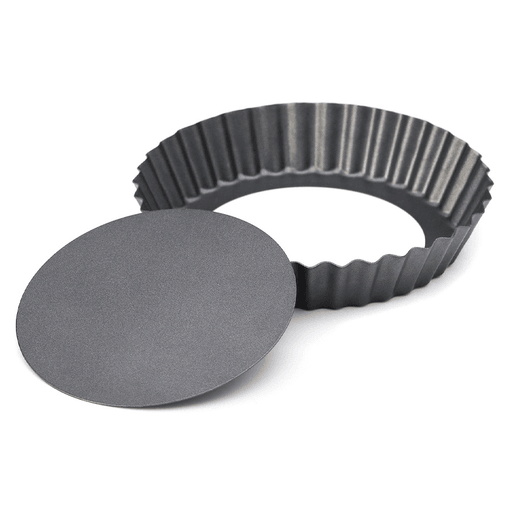 Este Molde para Tartas, fabricado en teflón de alta calidad, es el accesorio perfecto para hacer deliciosas porciones individuales de tortas y tartas. Su diseño desmontable y su superficie antiadherente permiten desmoldar fácilmente cada creación, garantizando bordes fuertes y estables en cada horneado. Además, su resistencia a la corrosión asegura durabilidad, mientras que la facilidad de limpieza la convierte en una opción práctica para el día a día. Con este molde, podrás disfrutar de una experiencia de repostería más sencilla y exitosa, creando postres irresistibles que encantarán a todos.