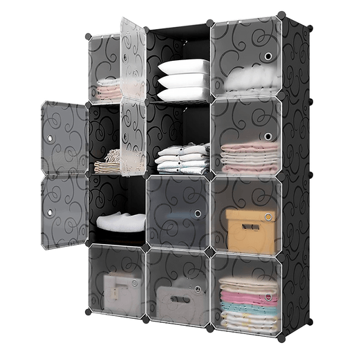 El Mueble Organizador con 12 cubos es ideal para mantener tus prendas, accesorios y juguetes siempre en orden. Sus 12 compartimentos ofrecen amplio espacio para almacenar y clasificar tus pertenencias de manera práctica. Este diseño modular permite organizar tus cosas de forma sencilla y accesible. Fabricado con plástico polipropileno de alta calidad, combina durabilidad y resistencia para adaptarse a tus necesidades diarias.
