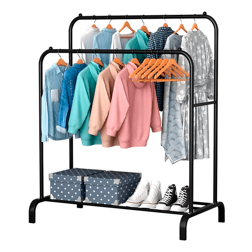 Este perchero DecoTeam cuenta con dos barras para colgar ropa en diferentes niveles, un estante para utilizar como zapatera y caños laterales donde se pueden colgar accesorios. Está fabricado en hierro, por lo cual es resistente y duradero, con un diseño moderno y atemporal perfecto para cualquier espacio.