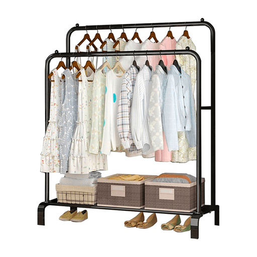 ¿Necesitás una solución rápida para mantener tu ropa limpia y ordenada y tener espacio adicional?, entonces este perchero es la solución. Con un diseño doble, ofrece suficiente espacio para colgar tu ropa favorita y un estante de almacenamiento debajo para colocar su calzado, bolsos o cajas de almacenamiento. El perchero está fabricado con tubos metálicos, lo que garantiza su robustez y durabilidad. Tiene una gran capacidad de soporte de peso, su espacio puede contener varias prendas y su diseño moderno hace posible que se lo use en casa o incluso en tiendas de ropa.
