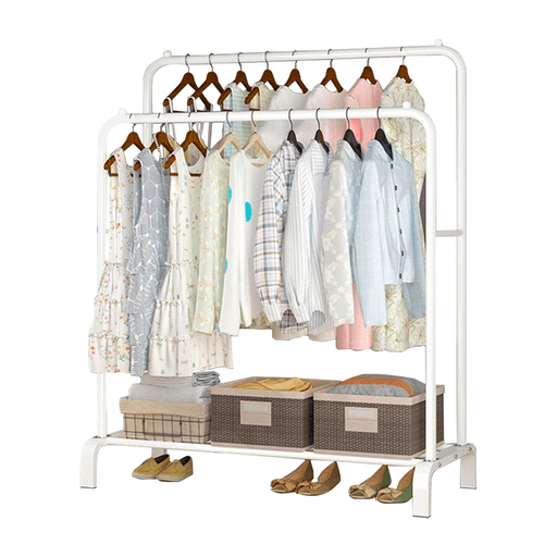¿Necesitás una solución rápida para mantener tu ropa limpia y ordenada y tener espacio adicional?, entonces este perchero es la solución. Con un diseño doble, ofrece suficiente espacio para colgar tu ropa favorita y un estante de almacenamiento debajo para colocar su calzado, bolsos o cajas de almacenamiento. El perchero está fabricado con tubos metálicos, lo que garantiza su robustez y durabilidad. Tiene una gran capacidad de soporte de peso, su espacio puede contener varias prendas y su diseño moderno hace posible que se lo use en casa o incluso en tiendas de ropa.
