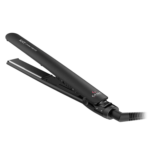 La plancha de pelo GAMA Slice es práctica y fácil de usar, ideal para conseguir un lacio prolijo en casa. Sus placas de cerámica con Ceramic Shine Ion reducen el frizz y aportan brillo natural, mientras la temperatura fija de 230 °C asegura un alisado uniforme. Con cable giratorio, traba de cierre y sistema bi-volt, es cómoda para usar, guardar o llevar de viaje.
