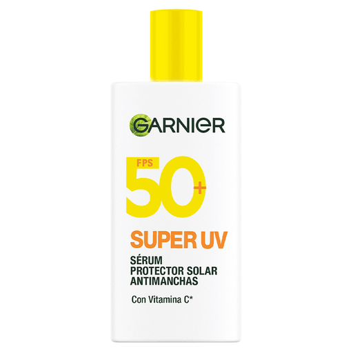 Garnier Super UV Protector Solar Fluido Facial Diario, brinda una doble acción para tu piel mientras protege del sol gracias al FPS 50+, te aporta luminosidad gracias a la vitamina C que actúa como antioxidante y combate las manchas causadas por el Sol. Super UV te ofrece una protección solar de amplio espectro vs los rayos UVB / UVA. Es Antioleosidad y apto para todo tipo de piel, tiene una textura ligera que te ayuda a reaplicarlo durante el día. No contiene oxibenxona, tiene fórmula vegana y es un producto aprobado por Cruelty Free bajo el marco internacional Leaping Bunny. Recordá usar protector solar todos los días sin importar si te exponés al sol o no.