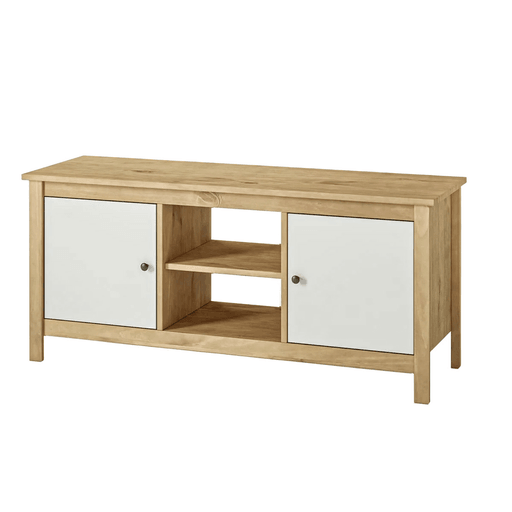 El Rack Mari combina un diseño elegante con una estructura de madera maciza que aporta calidez y resistencia a cualquier ambiente. Cuenta con 2 puertas y 2 estantes interiores espaciosos para mantener tus objetos organizados, además de fondo de MDF, correderas de madera, bisagras metálicas y tiradores de plástico que garantizan un uso práctico y duradero. Su acabado barnizado ofrece una excelente resistencia al rayado, conservando su aspecto impecable por más tiempo.