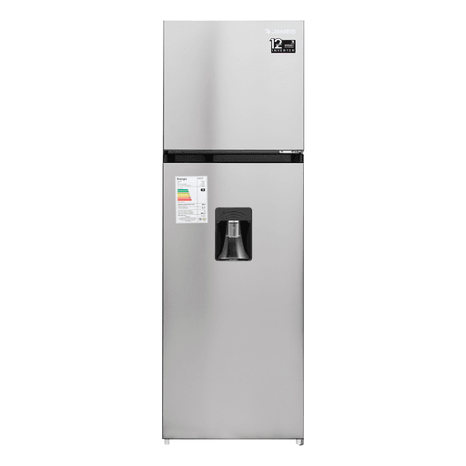 El refrigerador James de 288 litros combina estilo, capacidad y practicidad para adaptarse perfectamente a tu cocina. Su sistema de frío seco No Frost elimina la formación de escarcha y garantiza un enfriamiento rápido, uniforme y sin mantenimiento. Con 206 litros en el refrigerador y 56 litros en el freezer, ofrece el espacio ideal para organizar alimentos, bebidas y congelados de forma eficiente. Sus puertas reversibles se ajustan al diseño de cualquier ambiente, mientras que el display LED touch, la luz LED interior y el bloqueo infantil aportan comodidad, seguridad y un uso intuitivo. Los estantes de cristal templado y los gabinetes texturados refuerzan su durabilidad y le dan un aspecto moderno y elegante. Además, cuenta con eficiencia energética A, lo que asegura un funcionamiento óptimo con menor consumo.